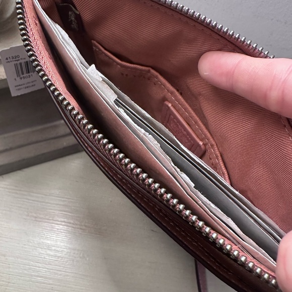 Coach Kitt Messenger Crossbody Bag in Color Vintage Pink with Gunmetal Hardware - Picture 4 of 8